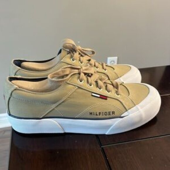 Tommy Hilfiger size 10 Kakis Cavas Sneaker pre owned with flaws - Picture 2 of 5